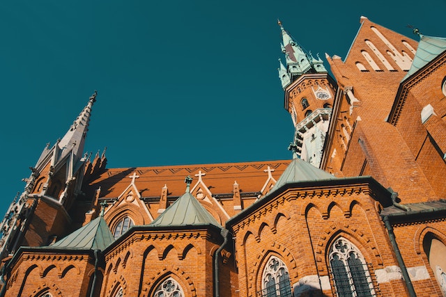 Wyjątkowe lokalizacje na sesje plenerowe w Krakowie